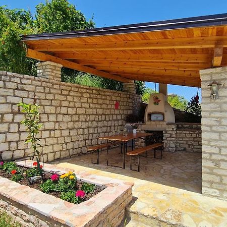 Village Home Next To The Sea Sarande Bagian luar foto