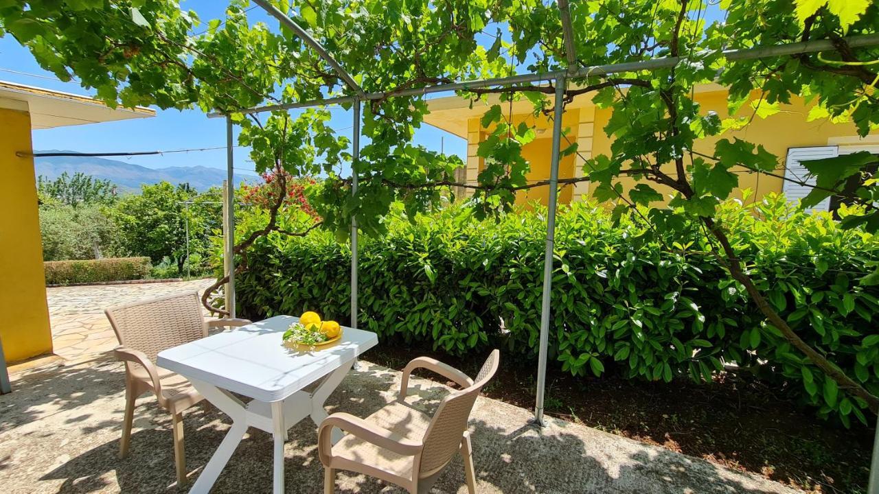 Village Home Next To The Sea Sarande Bagian luar foto