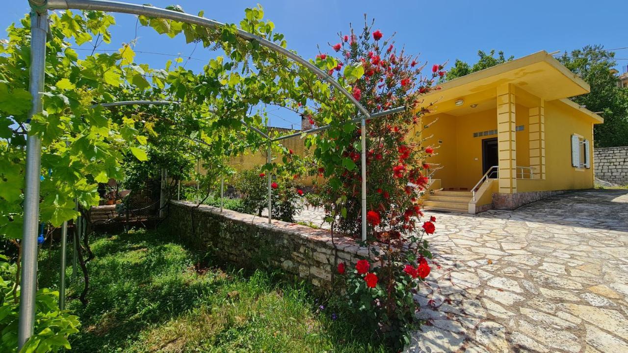 Village Home Next To The Sea Sarande Bagian luar foto