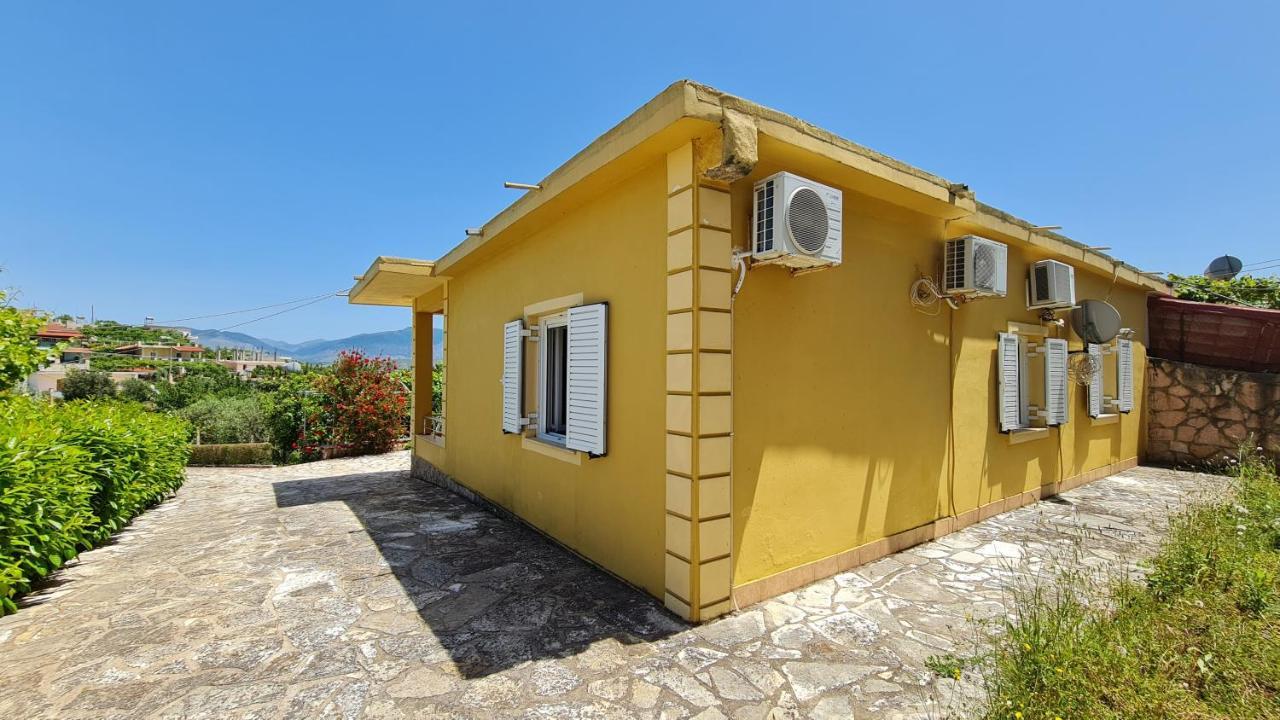 Village Home Next To The Sea Sarande Bagian luar foto