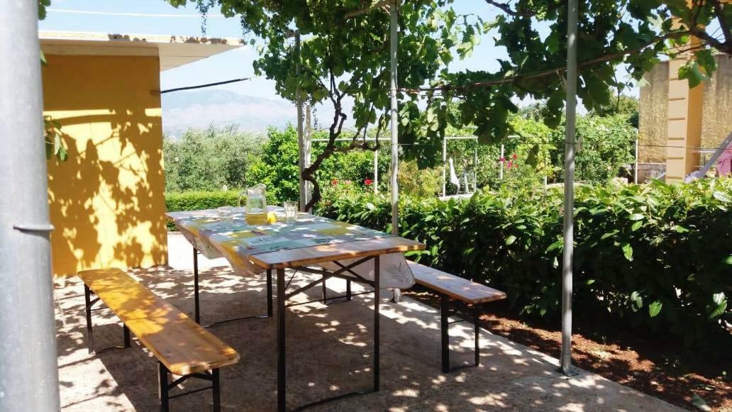 Village Home Next To The Sea Sarande Bagian luar foto
